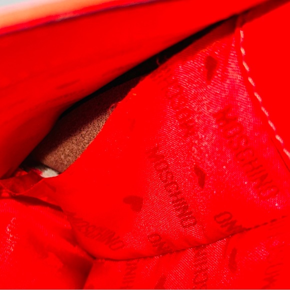 Moschino: McDonald’s Limited Edition Collection Crossbody Bag (ASO Miley Cyrus) - Picture 14 of 16